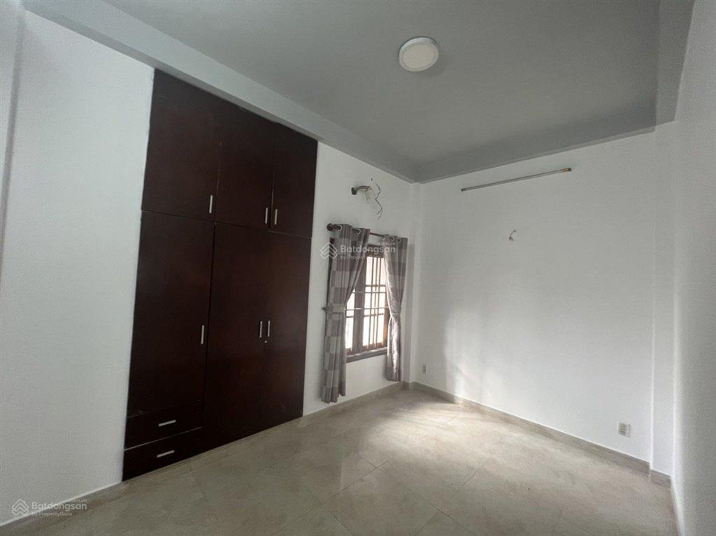 Phòng trọ máy lạnh, wc riêng, ban công riêng, nội thất 2tr