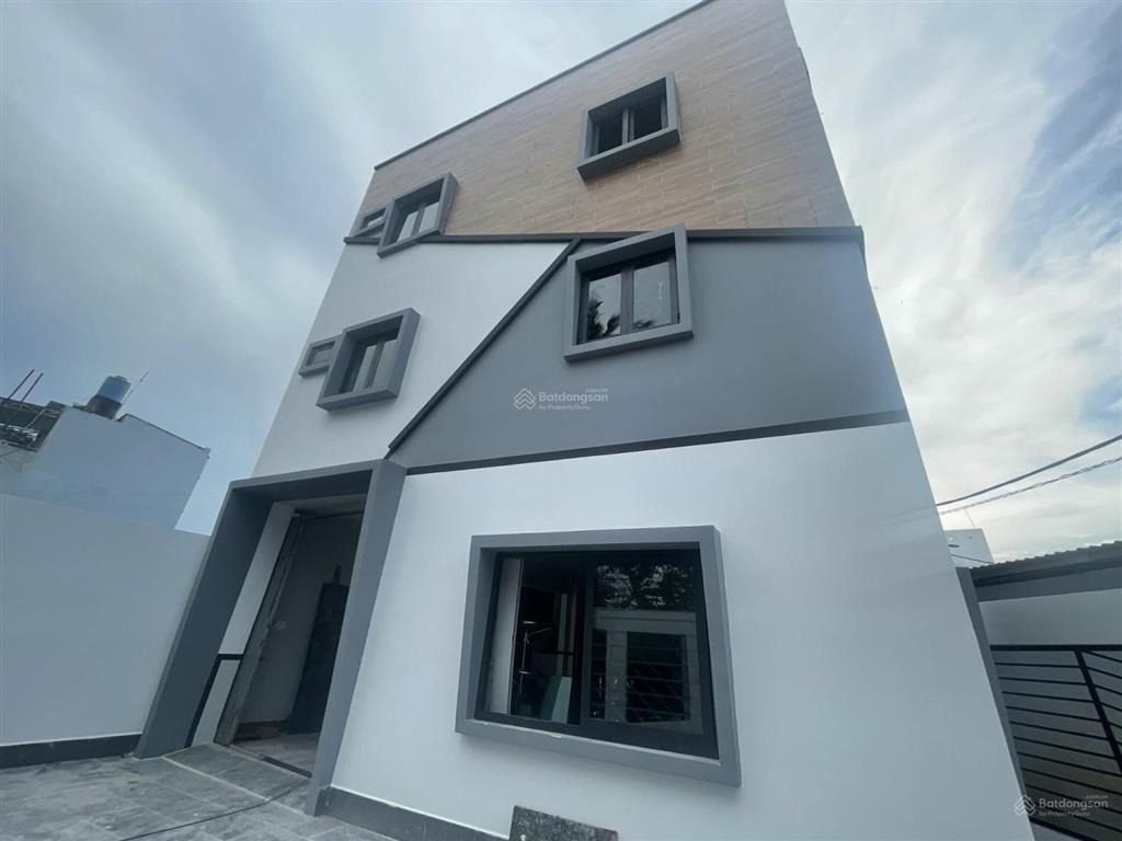 Phòng trọ cao cấp 2tr wc, bếp riêng, sân thượng, sân trước