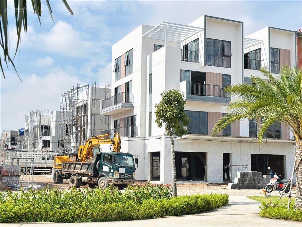 Shophouse 1 trệt 2 lầu  góc 2 mt 7*15m mặt tiền lê lai tp mới bình dương  giá f0 full 5,6 tỷ