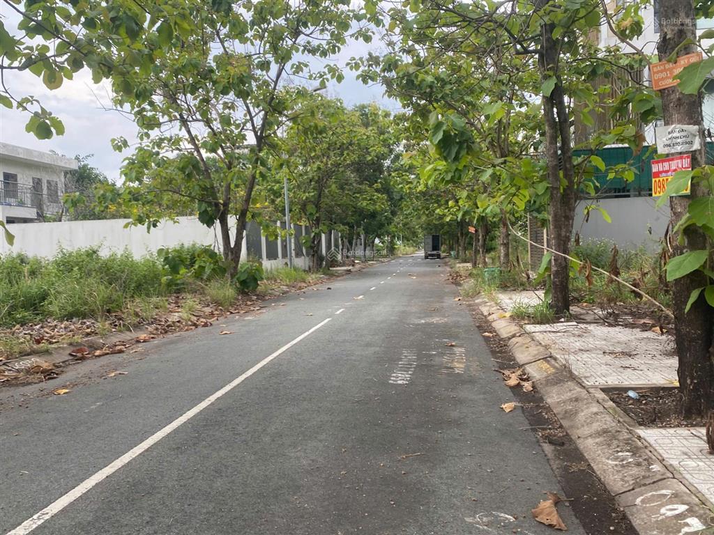 Kẹt ngân hàng cần bán gấp nền sổ đỏ, 7x20, sát trường đại học, đường thông, vị trí đẹp