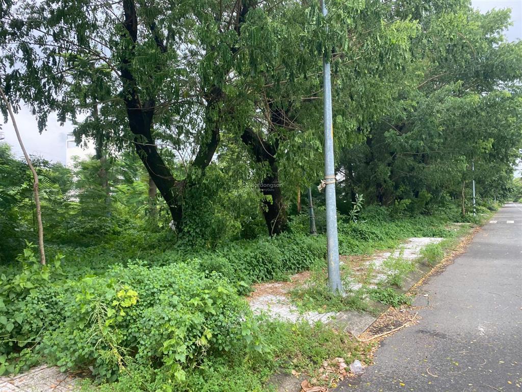 Kẹt ngân hàng cần bán gấp nền sổ đỏ, 7x20, sát trường đại học, đường thông, vị trí đẹp