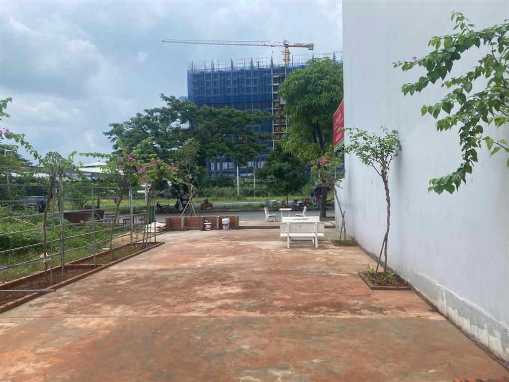 Kẹt ngân hàng cần bán gấp nền sổ đỏ, 7x20, sát trường đại học, đường thông, vị trí đẹp