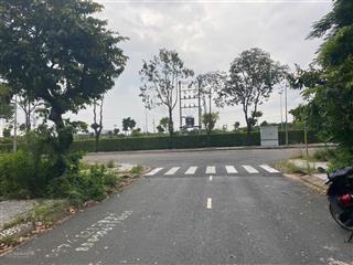 Kẹt ngân hàng cần bán gấp nền sổ đỏ, 7x20, sát trường đại học, đường thông, vị trí đẹp