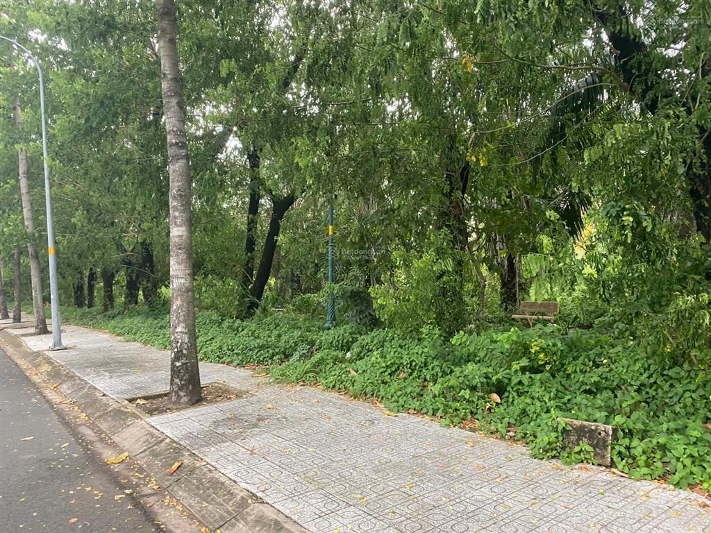 Kẹt ngân hàng cần bán gấp nền sổ đỏ, 7x20, sát trường đại học, đường thông, vị trí đẹp