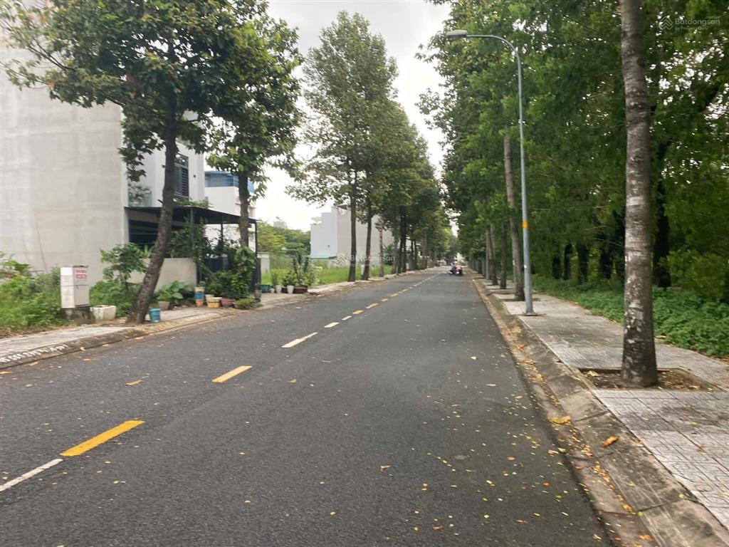 Kẹt ngân hàng cần bán gấp nền sổ đỏ, 7x20, sát trường đại học, đường thông, vị trí đẹp