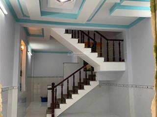 Chính chủ bán nhà trệt lầu đường bê tông 6 m gần trung tâm y tế dĩ an tiện đi thành phố hồ chí minh