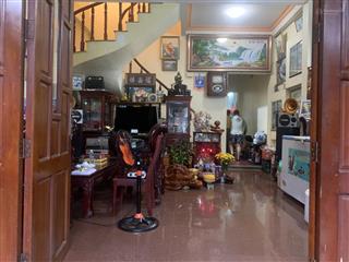 Bán nhà trệt lầu dân xây ở dt 100 m ngang 5m ,gần ngã tư chiêu liêu hẻm lê hồng phong, be tong 5 m