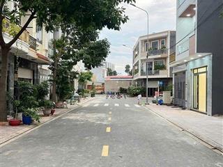 Chủ gởi bán nhà trệt 2 lầu lê phong 2, dĩ an, hcm. dt 67,5m. cách vincom 550 500m có sân thượng mát