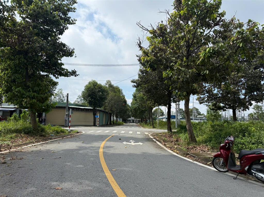 Gia đình e cần bán mấy lô đất mặt tiền đường 81 và 93 khu tái định cư phú chánh d phường phú tân