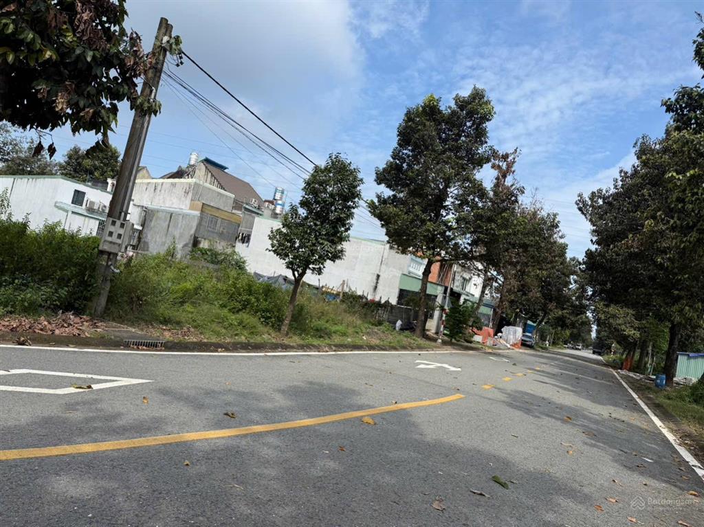 Gia đình e cần bán mấy lô đất mặt tiền đường 81 và 93 khu tái định cư phú chánh d phường phú tân