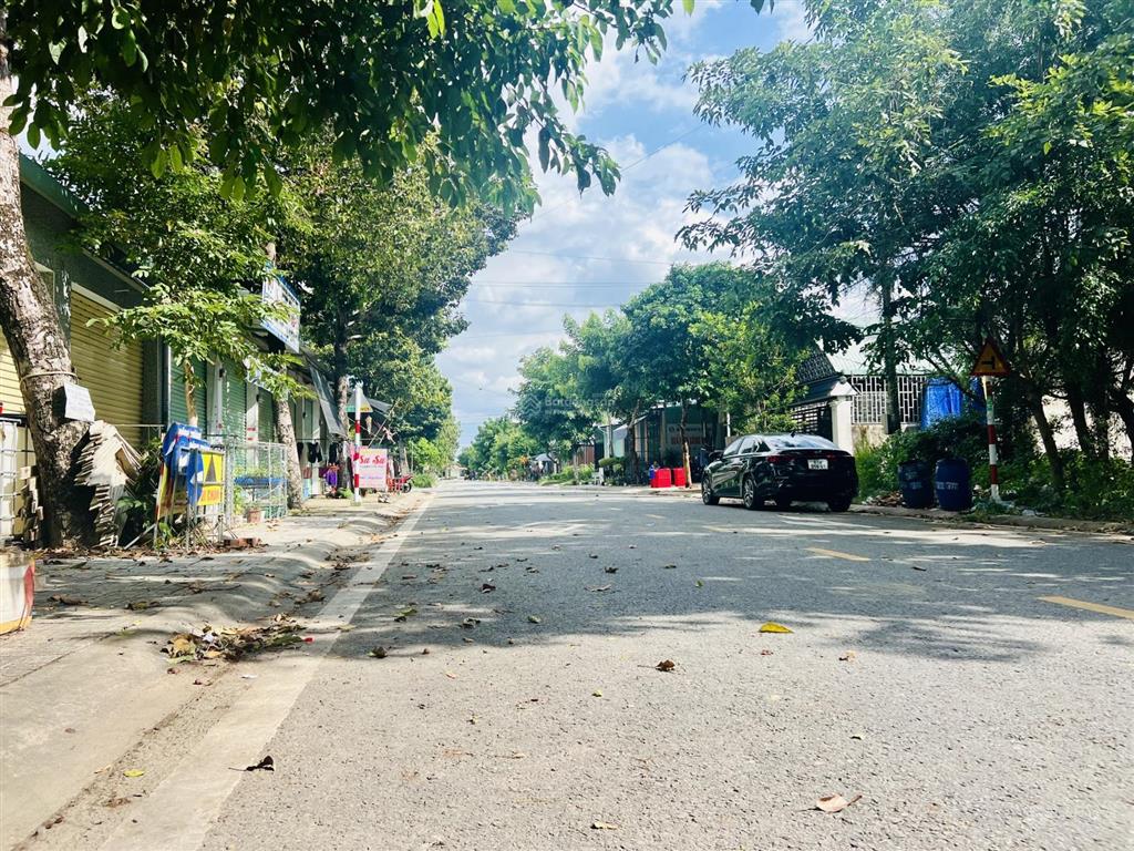 Cần bán gấp có 2 lô đường 51 phú chánh cd vị trí buôn bán ok, dt 8x20 gần chợ