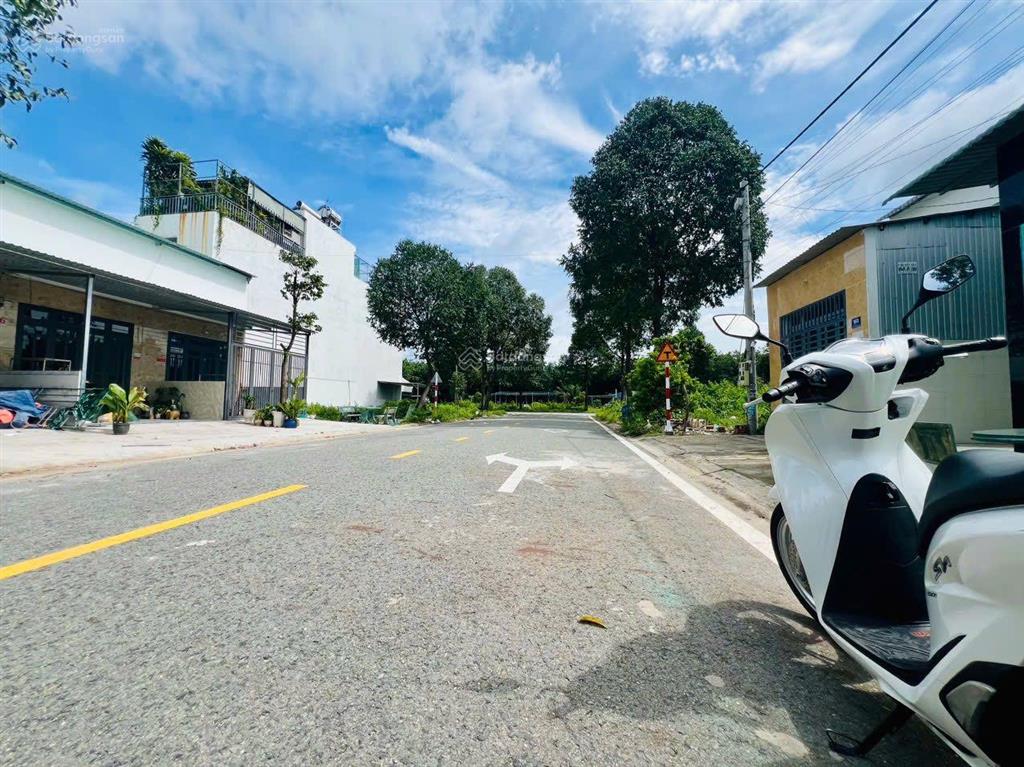 Cần bán gấp lô đất siêu đẹp ngay bên hông công viên đường nhựa 8m thông