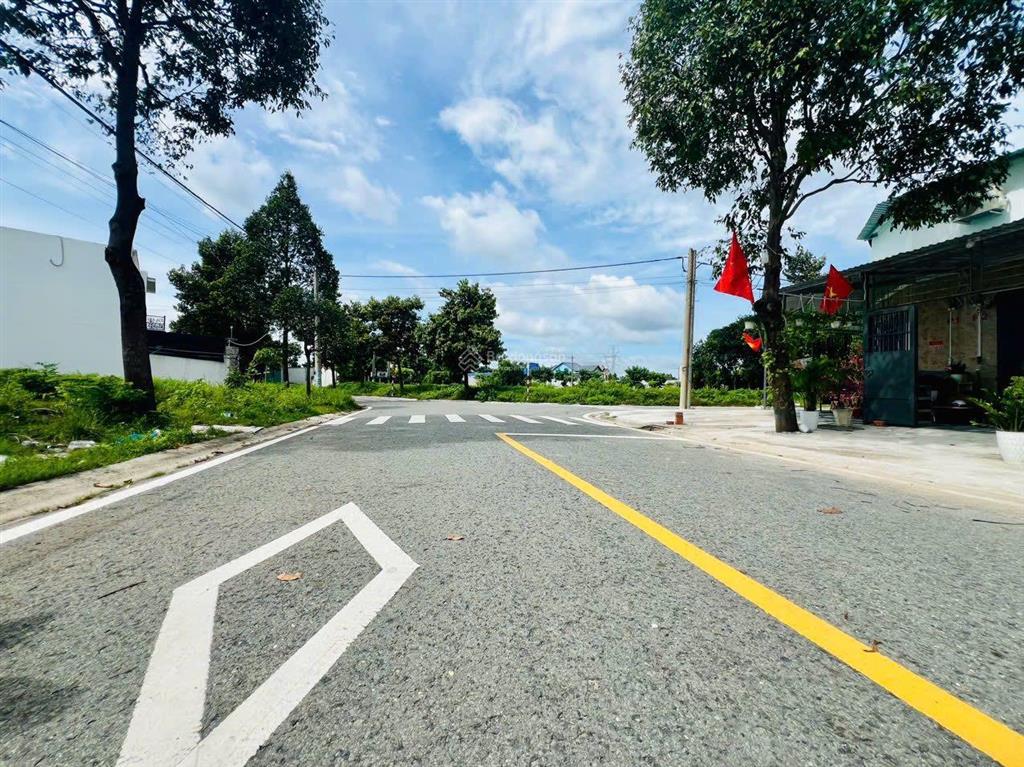 Cần bán gấp lô đất siêu đẹp ngay bên hông công viên đường nhựa 8m thông