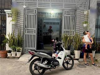 Nhà cấp 4 đường thông gần ngã ba ông xã