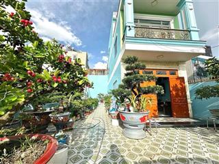 Nhà 2 lầu và đất sân vườn gần ngã ba cây lơn, giá 6,5 tỷ