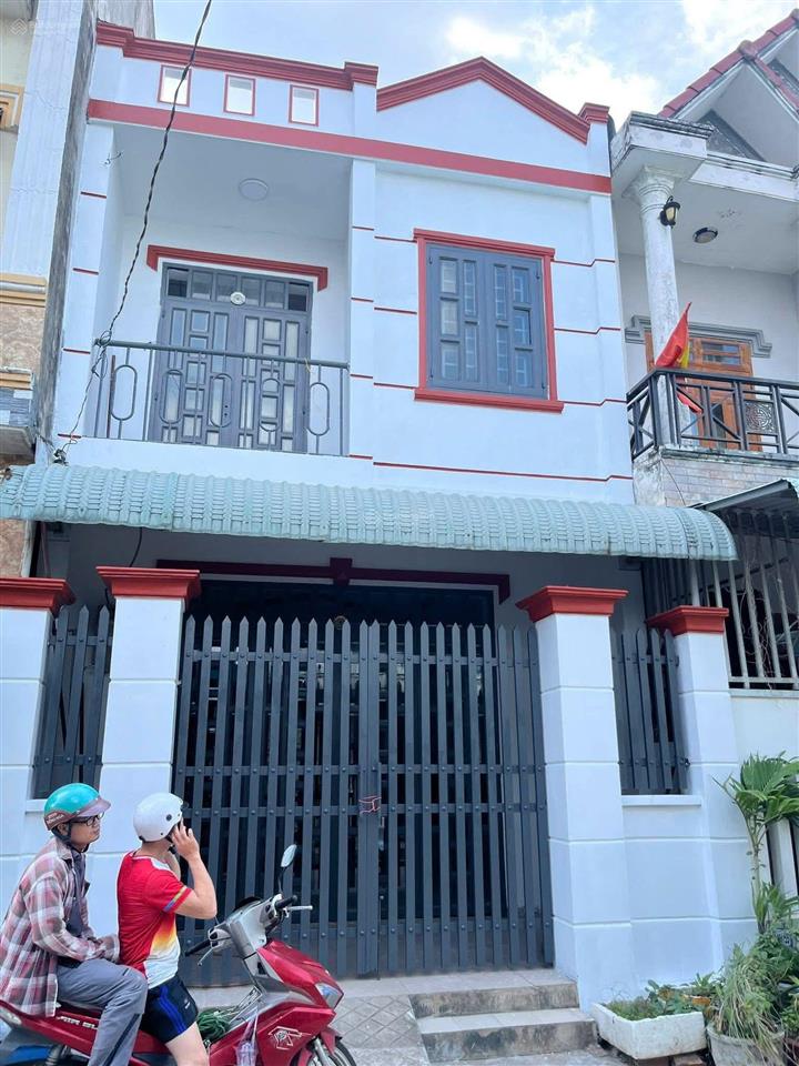 Nhà lầu đường xe hơi gần chợ dĩ an 1 giá 3 tỷ 850 triệu