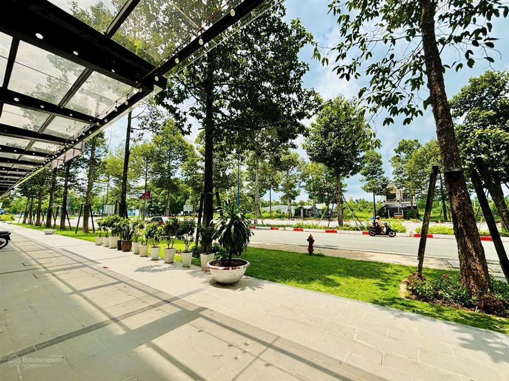 Hàng đầu tư cực tốt, shophouse 2 mặt tiền đường vành đai 4, ngay đh việt đức