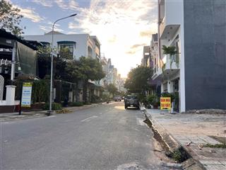 Sân cầu lông 20m x 22m đang cho thuê đường nhựa 16m cần chuyên đổi  gia êm