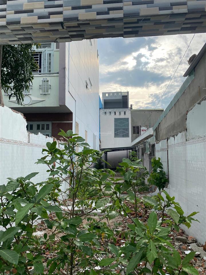 Bán nhanh lô đất mặt tiền 41 c nam hoà dt 63.5m2 giá 9.8 tỷ thương lượng 0906 821 *** ( 24/7)