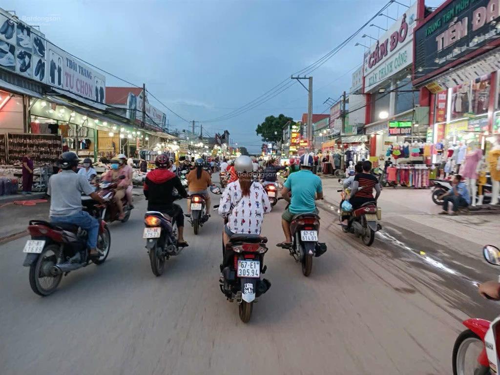 Hạ giá bán nhà lầu mặt tiền kinh doanh đường chính d1 trong kdc giá tốt.