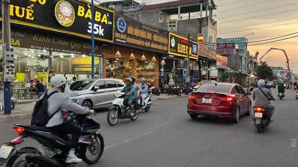 Hạ giá bán nhà lầu mặt tiền kinh doanh đường chính d1 trong kdc giá tốt.