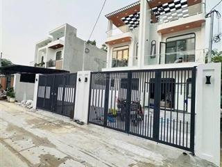 Nhà phú lợi 3 tầng, sân 2 oto, 4 phòng ngủ. giá 3.950 tỷ.  0975 222 ***