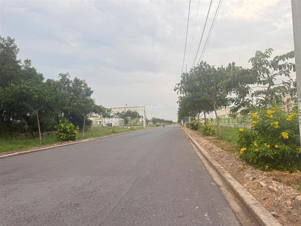 Cần bán lô đất hai mặt tiền trong khu công nghiệp tây ninh