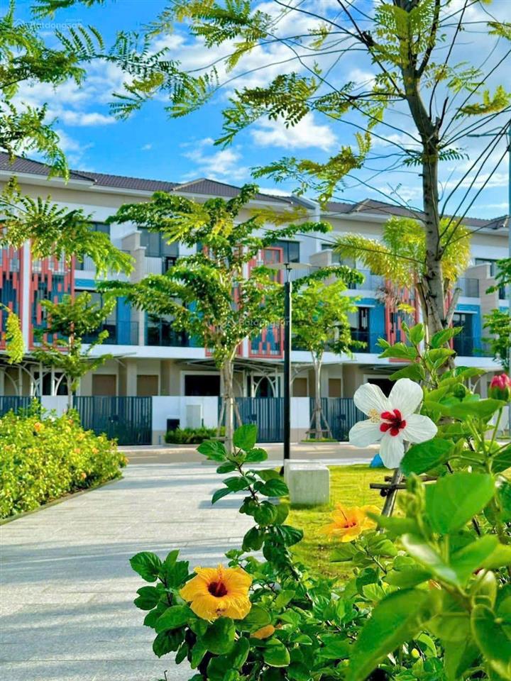 Bán nhà phố suncasa central 1 trệt 1 lầu giá 3 tỷ view trực diện công viên.sổ hồng riêng lâu dài