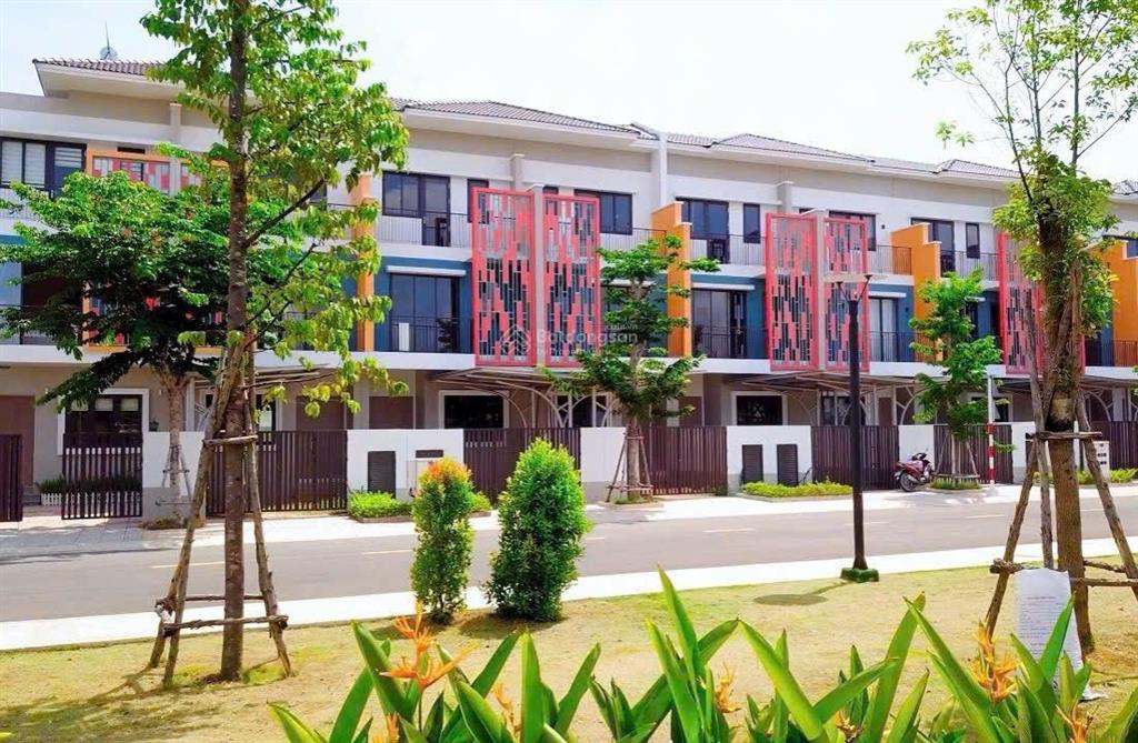 Bán nhà bán nhà phố sun casa central 1 trệt 2 lầu 4pn full nội thất có sẵn hợp đồng thuê 16tr/tháng