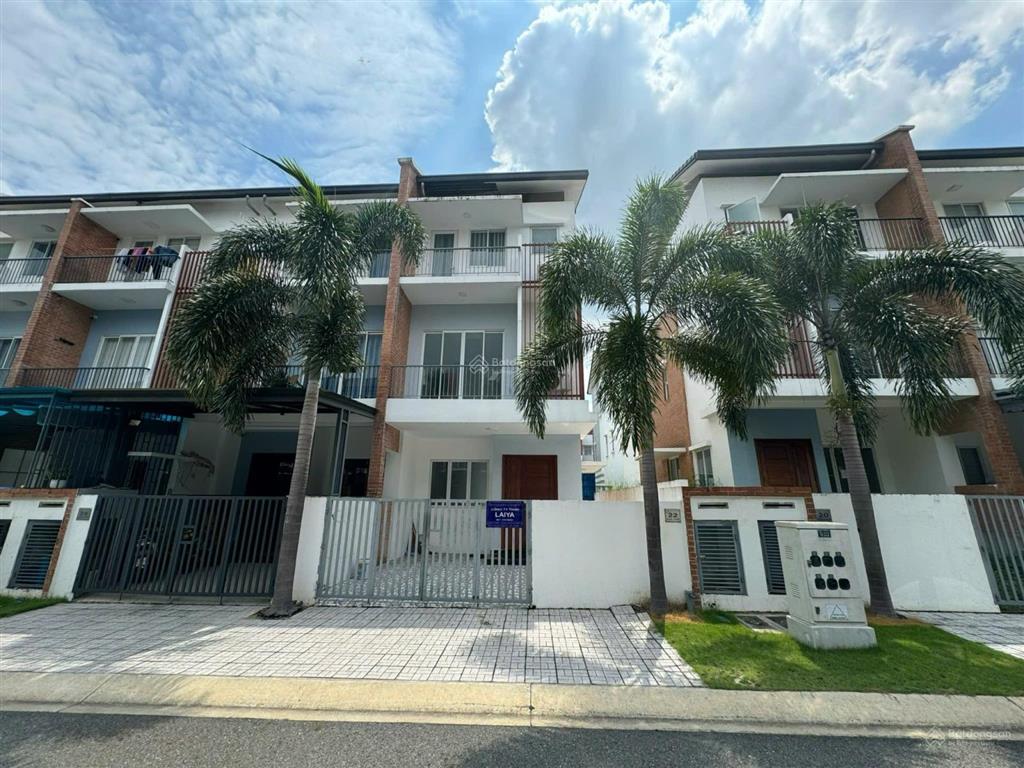 Bán nhà 1 trệt 2 lầu suncasa hoà phú dt 5x16 nhà thô giá 3 tỷ sổ hồng riêng