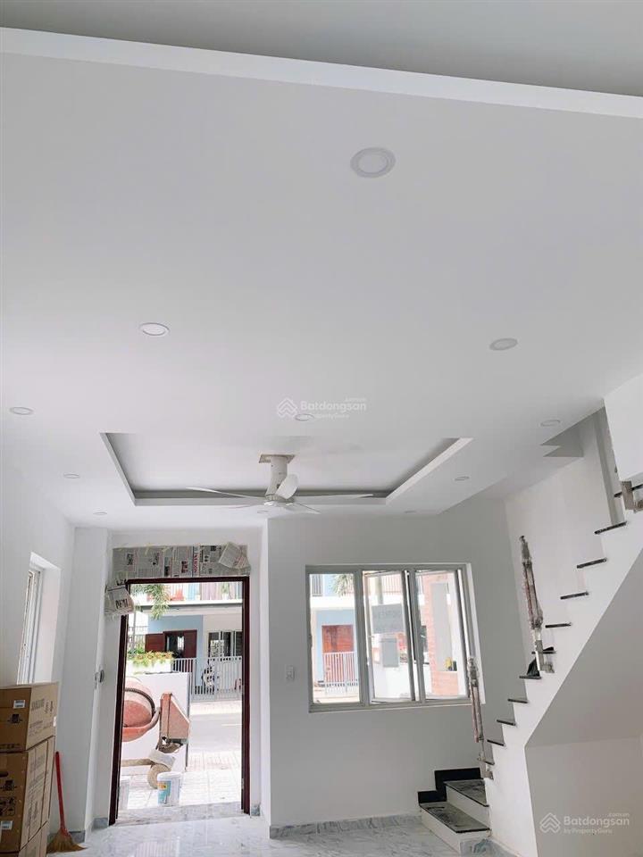 Bán nhà 1 trệt 2 lầu suncasa hoà phú dt 5x16 nhà thô giá 3 tỷ sổ hồng riêng