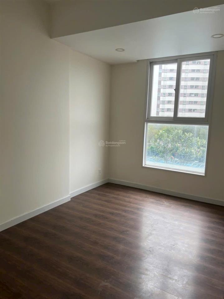 Suất sổ hồng  bán căn hộ luxury residence mặt tiền ql13, gần aeon, vsip1 3pn 2wc 123m2 nhà trống