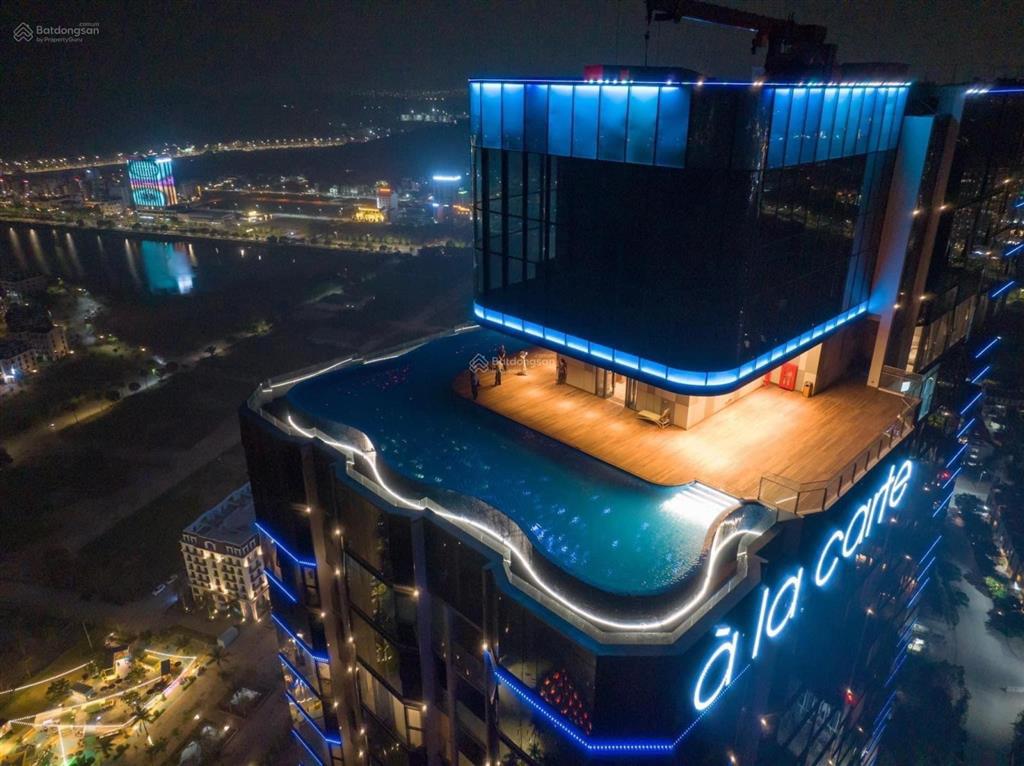 Căn hộ chung cư a la carte toà nhà siêu vip. ngay sát biển. view thẳng vịnh. 45m2 giá chỉ trên 2 tỷ