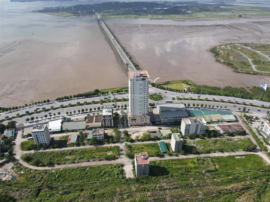 Ô đất tại toyota sau toà nhà hải quan  đối diện cửa ngõ đảo ngọc tuần châu  vị trí đẹp giá đầu tư