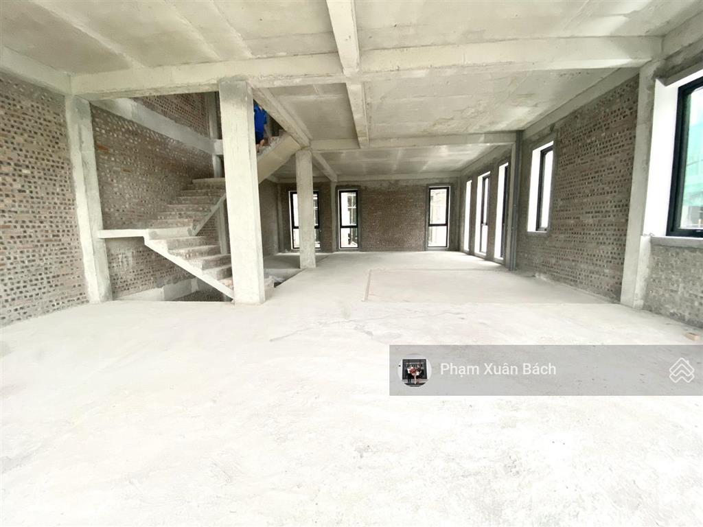 Bán căn view hồ vip nhất louis city, dt 115m2, hướng nam, đường 30m đang kd sầm uất  0982 801 ***