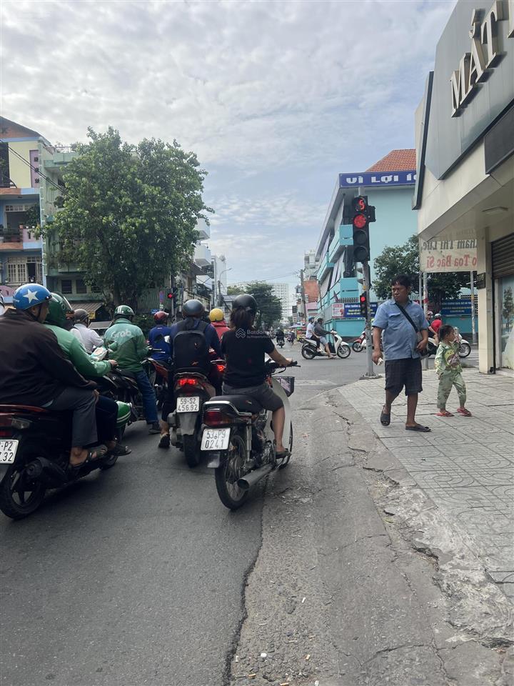 4,2x22m căn góc mtkd trương phước phan