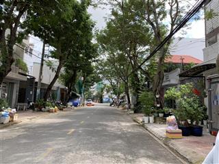 Bán nhà mặt tiền đường số 11 phước bình gần cao đẳng kinh tế đối ngoại giá chỉ 9,5 tỷ