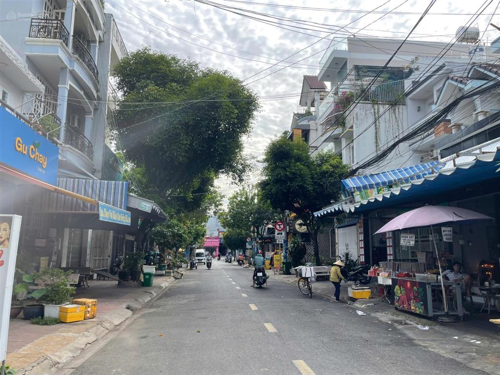 Bán nhà mt đường 7 phước bình vị trí kinh doanh gần đầu đường đỗ xuân hợp chỉ 11 tỷ.  0919 451 ***