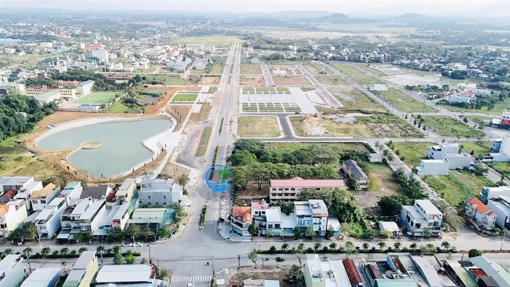 Bán 4 lô liền kề mặt tiền quảng trường tư nghĩa, khu đấu giá, ngay trung tâm thị trấn la hà