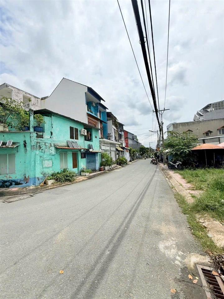 Mặt tiền 102 lã xuân oai giá đầu tư cực tốt