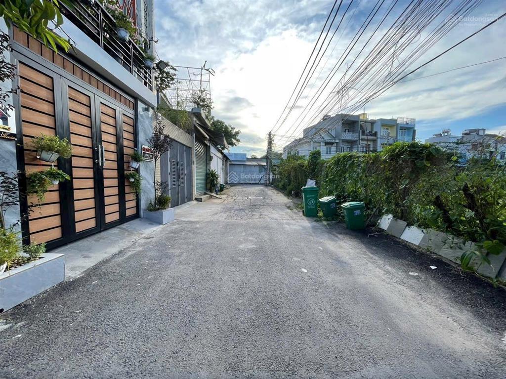 Bán nhà đẹp xinh, đường xe tải trước nhà thuận tiện ra đình phong phú, lê văn việt