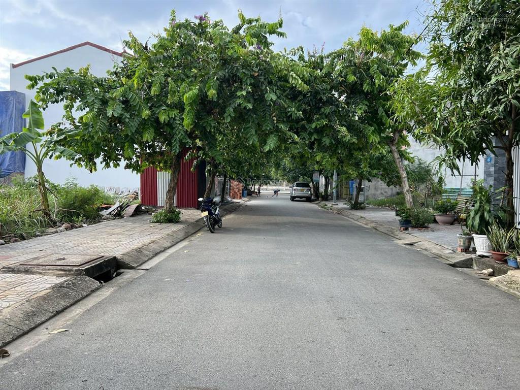 Bán nhà cấp 4 mt đường 7a khu phước thiện, 5x20m nhà cấp 4 ngay gần vinhomes quận 9.  0912 712 ***