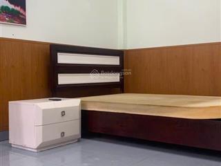 Chủ định cư gấp bán nhà 4 tầng, hxh, 6pn ngang 8 ngay ubnd quận 2.  0912 712 ***