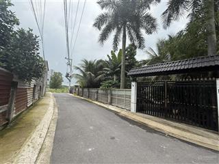 Mặt tiền đường số, ngay đại đô thị vin quận 9. dt 132m2 (8x16) 2 mặt tiền chỉ 36 tr/1 m2