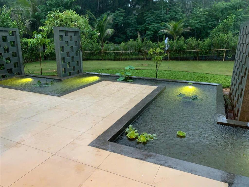 Chủ đi định cư, cần bán gấp duy nhất 1 căn góc 2 mặt tiền 375m2 dưới giá thị trường 30%