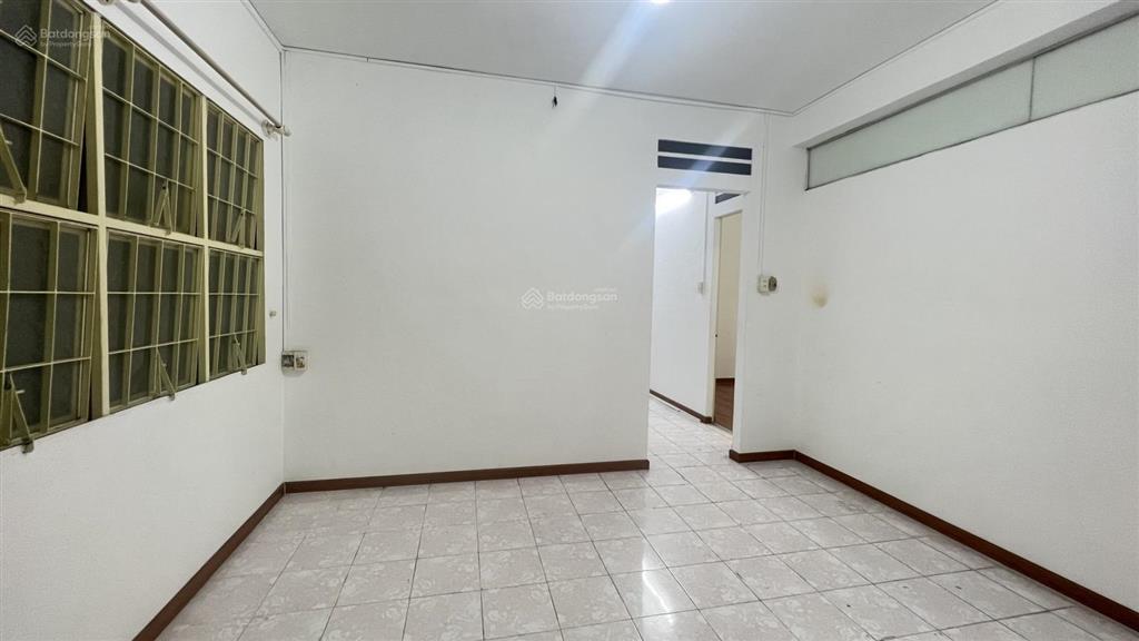 Cho thuê căn hộ a4 phan xích long 60m 2pn 1wc bancon nhà trống 10tr7