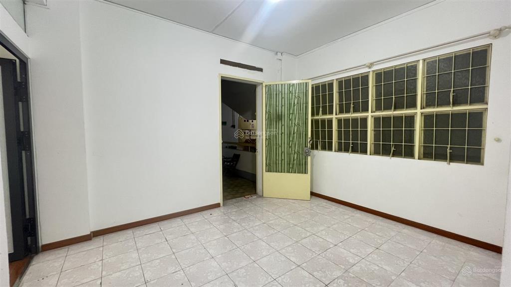 Cho thuê căn hộ a4 phan xích long 60m 2pn 1wc bancon nhà trống 10tr7