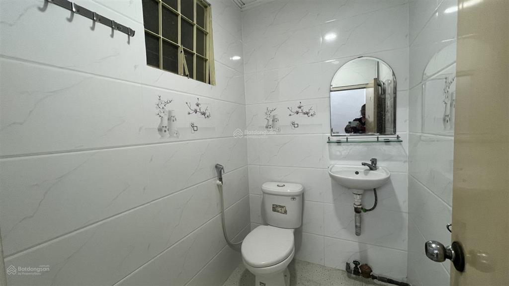 Cho thuê căn hộ a4 phan xích long 60m 2pn 1wc bancon nhà trống 10tr7