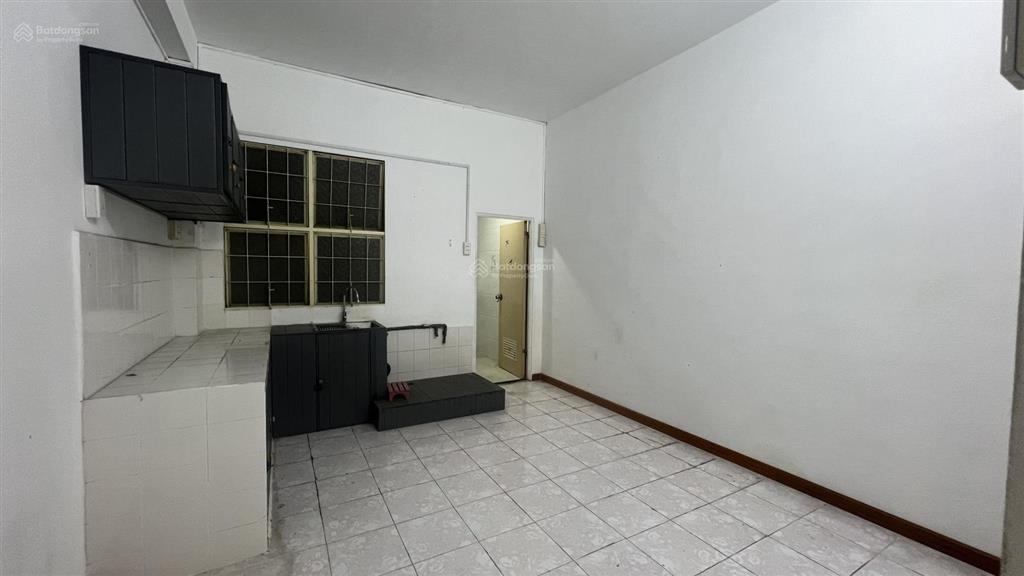 Cho thuê căn hộ a4 phan xích long 60m 2pn 1wc bancon nhà trống 10tr7