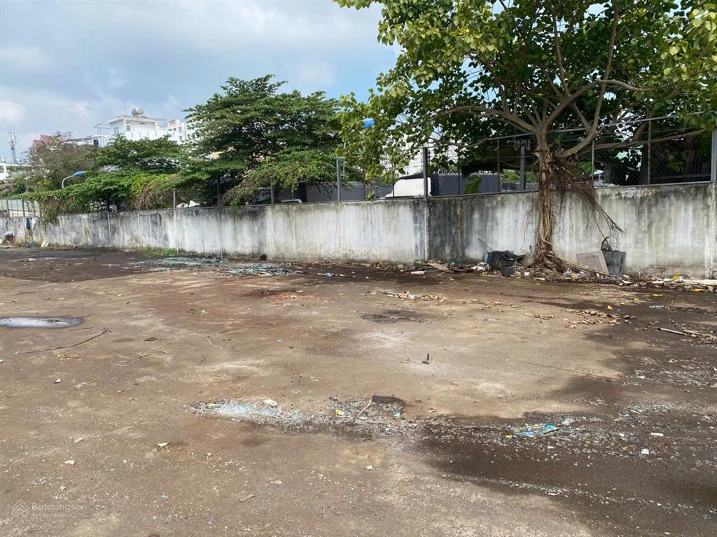 Bán bãi xe và 250m2 nhà kho phường 16, quận 8